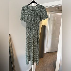 Flowy green dress w/white floral design!